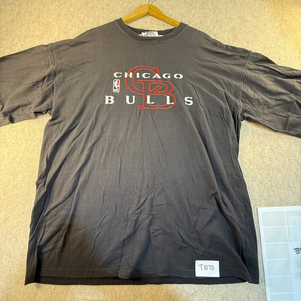 Vintage Logo Athletic Chicago Bulls NBA Embroidered T-Shirt Mens XL Black 90s